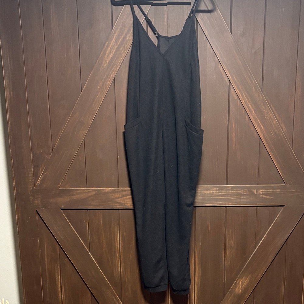 Chic Black Sleeveless Jumpsuit
